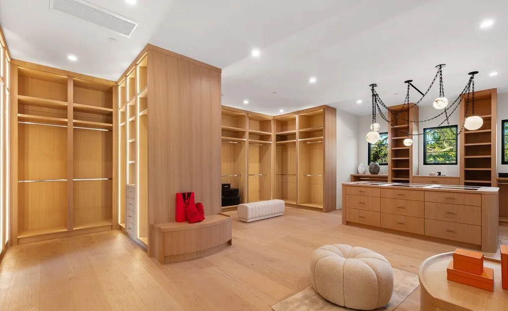 A Distinguished $10,995,000 California Design Masterpiece 16 5345 Encino Ave An Exceptional California Residence of Rare Distinction 12