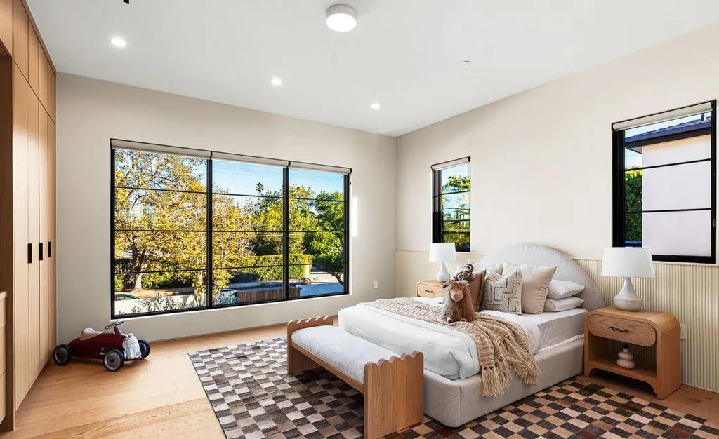 A Distinguished $10,995,000 California Design Masterpiece 18 5345 Encino Ave An Exceptional California Residence of Rare Distinction 14