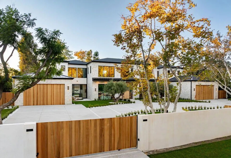 A Distinguished $10,995,000 California Design Masterpiece 7 5345 Encino Ave An Exceptional California Residence of Rare Distinction 3