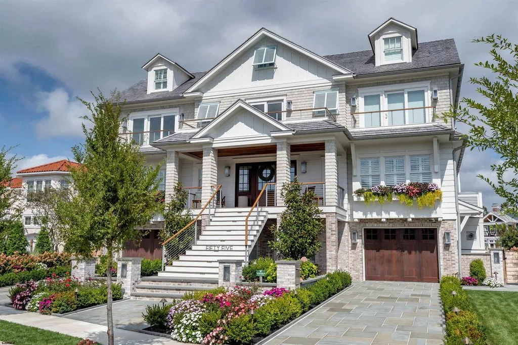 A Bayfront Masterpiece With Dock Frontage in New Jersey Lists for $12,995,000 22 55 Walnut Rd Unveils a Stunning Bayfront Masterpiece With Water and Dock Frontage 20