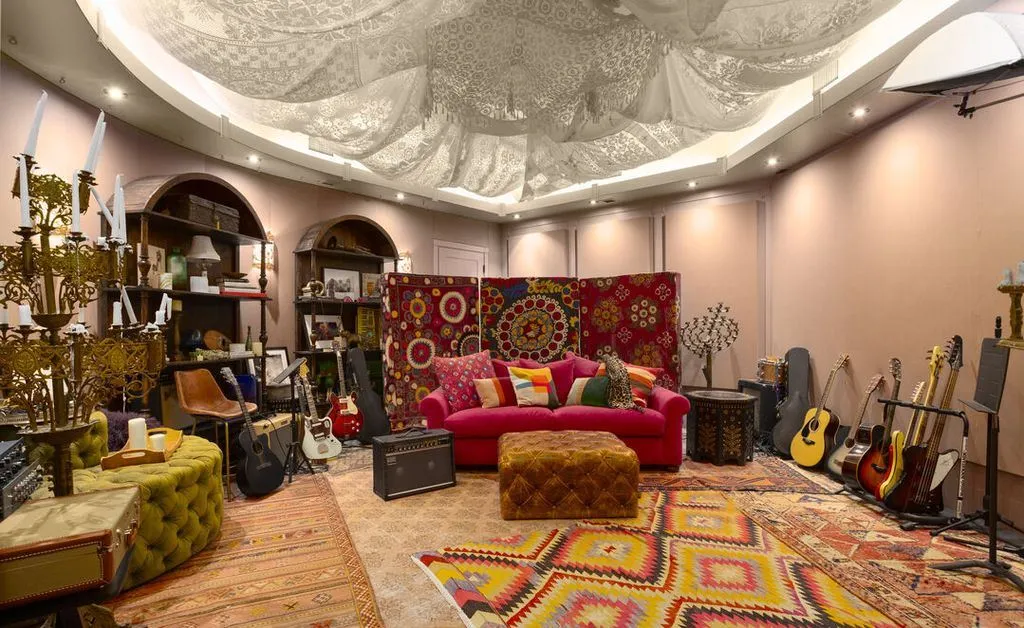 Scenic California Retreat Delivering Dazzling City Lights and Mountain Views for $17.9 Million 30 5535 Dixon Trail Rd A Spectacular California Estate Offering Mesmerizing City and Mountain Views 18