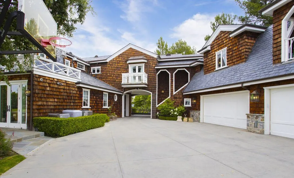 Scenic California Retreat Delivering Dazzling City Lights and Mountain Views for $17.9 Million 13 5535 Dixon Trail Rd A Spectacular California Estate Offering Mesmerizing City and Mountain Views 25