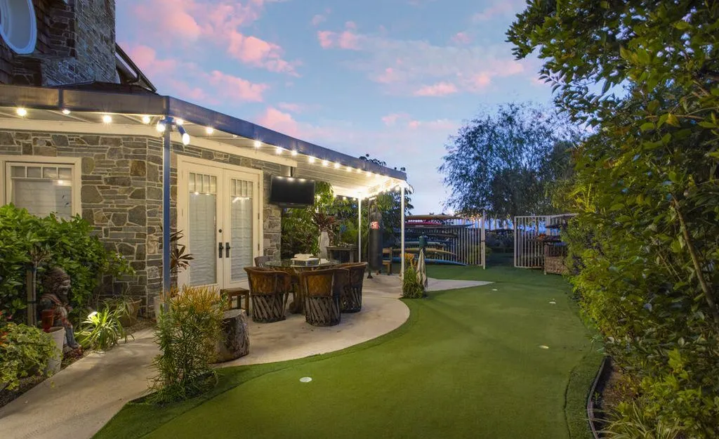 Scenic California Retreat Delivering Dazzling City Lights and Mountain Views for $17.9 Million 15 5535 Dixon Trail Rd A Spectacular California Estate Offering Mesmerizing City and Mountain Views 27