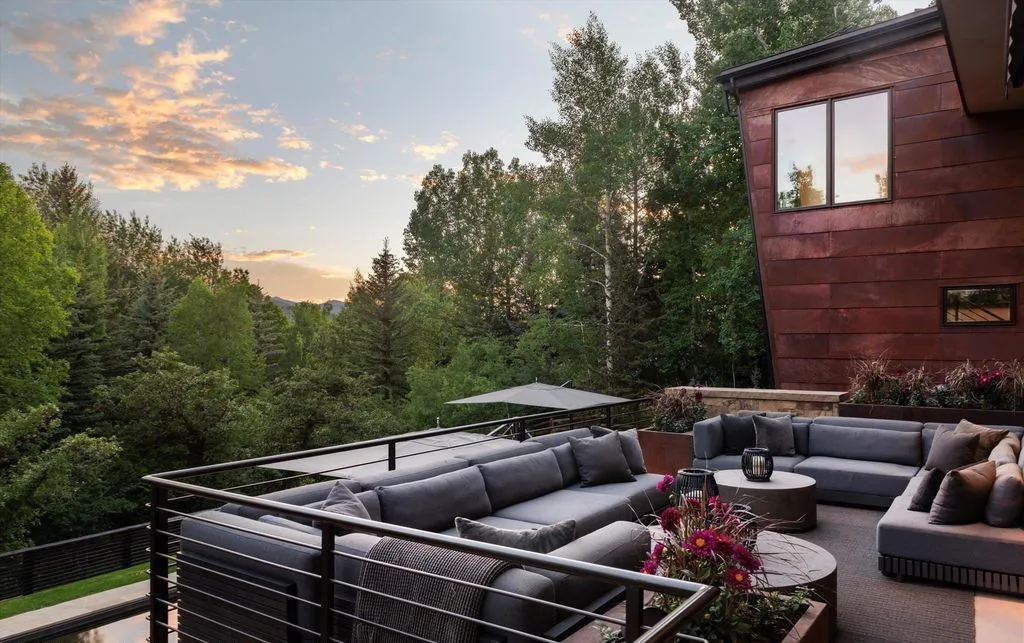 A Magnificent Colorado Retreat Showcasing Rustic Sophistication, and Modern Refinement for $23 Million 24 62 Bennett Ct A Magnificent Colorado Retreat Showcasing Scenic Mountain Views and Refined Rustic Modern Design 11