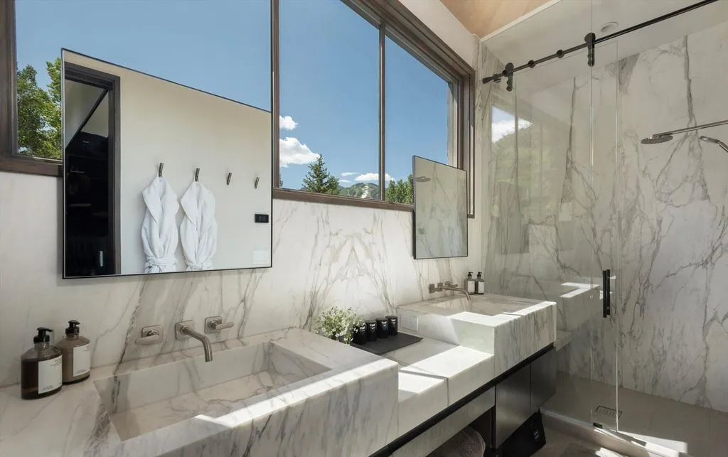 A Magnificent Colorado Retreat Showcasing Rustic Sophistication, and Modern Refinement for $23 Million 18 62 Bennett Ct A Magnificent Colorado Retreat Showcasing Scenic Mountain Views and Refined Rustic Modern Design 14