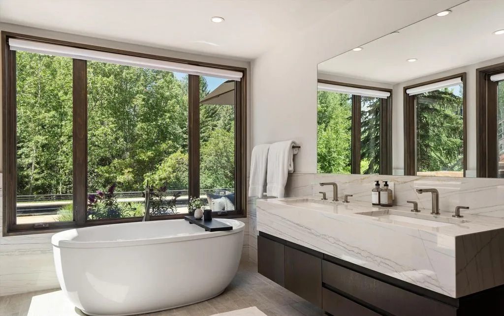 A Magnificent Colorado Retreat Showcasing Rustic Sophistication, and Modern Refinement for $23 Million 20 62 Bennett Ct A Magnificent Colorado Retreat Showcasing Scenic Mountain Views and Refined Rustic Modern Design 16