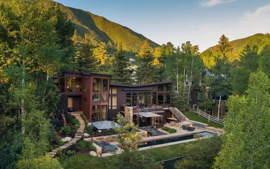 A Magnificent Colorado Retreat Showcasing Rustic Sophistication, and Modern Refinement for $23 Million 6 62 Bennett Ct A Magnificent Colorado Retreat Showcasing Scenic Mountain Views and Refined Rustic Modern Design 2