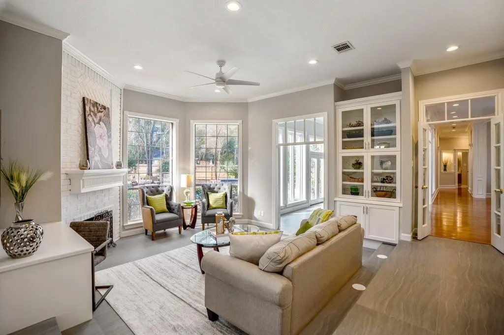 Timeless Design and Superior Craftsmanship Define This $2.8M Texas Residence 21 63 N Windsail Pl An Exceptional Home Defined by Elegant Design and Comfortable Luxury 13