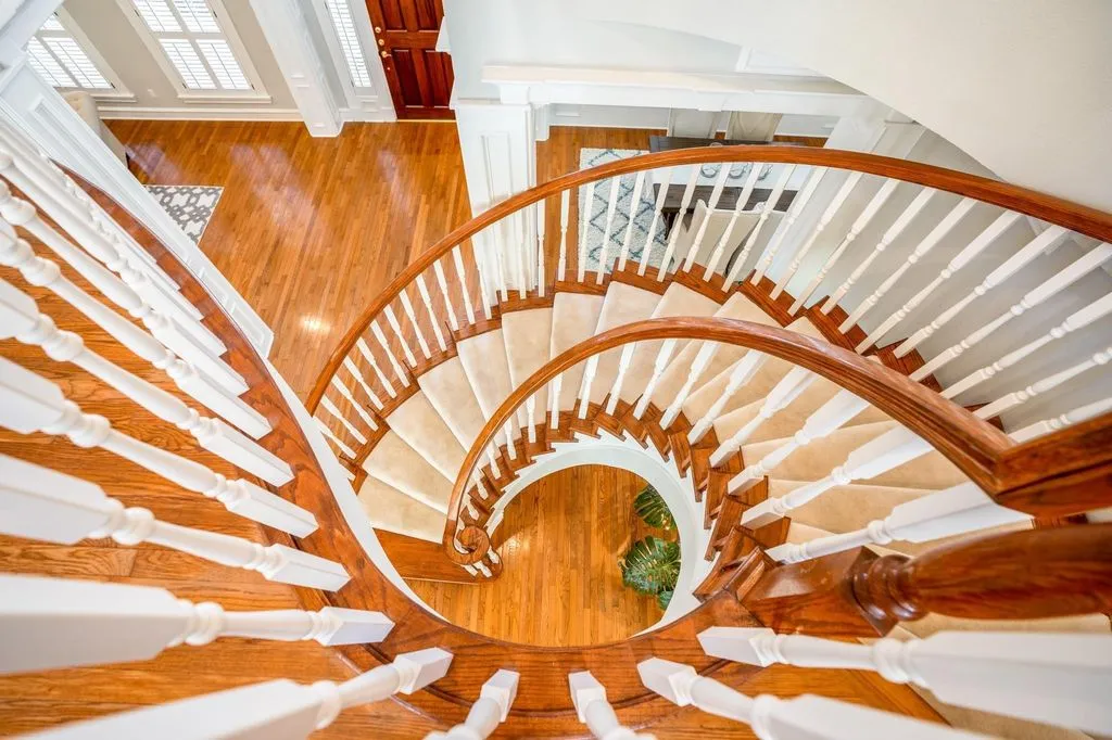 Timeless Design and Superior Craftsmanship Define This $2.8M Texas Residence 11 63 N Windsail Pl An Exceptional Home Defined by Elegant Design and Comfortable Luxury 16