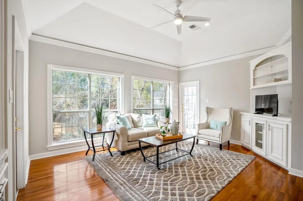 Timeless Design and Superior Craftsmanship Define This $2.8M Texas Residence 12 63 N Windsail Pl An Exceptional Home Defined by Elegant Design and Comfortable Luxury 17