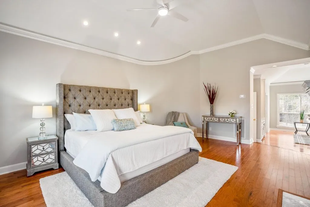 Timeless Design and Superior Craftsmanship Define This $2.8M Texas Residence 14 63 N Windsail Pl An Exceptional Home Defined by Elegant Design and Comfortable Luxury 18