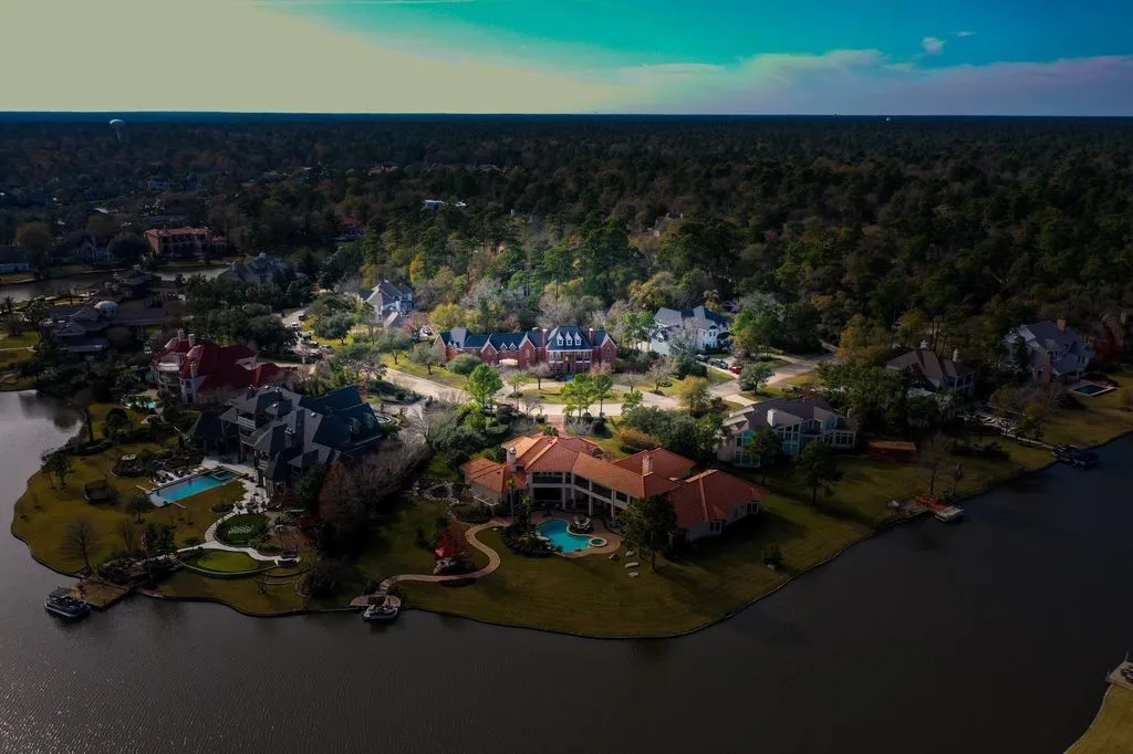 Timeless Design and Superior Craftsmanship Define This $2.8M Texas Residence 24 63 N Windsail Pl An Exceptional Home Defined by Elegant Design and Comfortable Luxury 2