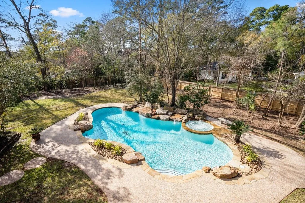 Timeless Design and Superior Craftsmanship Define This $2.8M Texas Residence 16 63 N Windsail Pl An Exceptional Home Defined by Elegant Design and Comfortable Luxury 22