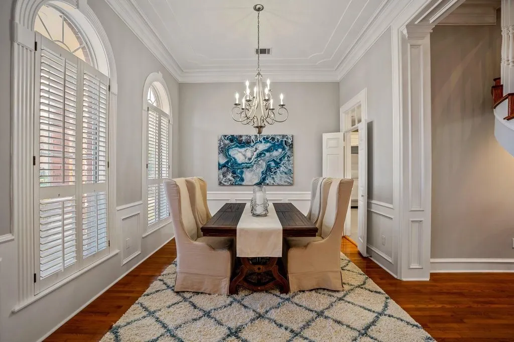 Timeless Design and Superior Craftsmanship Define This $2.8M Texas Residence 8 63 N Windsail Pl An Exceptional Home Defined by Elegant Design and Comfortable Luxury 7