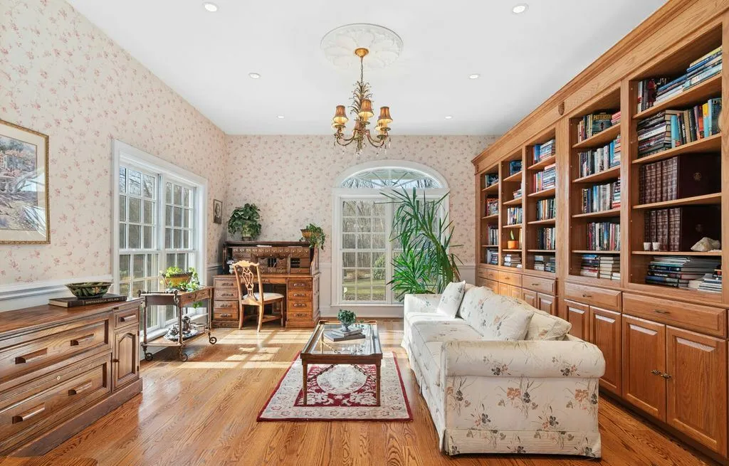 A Rare Connecticut Estate: Plantation-Style Colonial Living Across 39.23 Acres for $8.6M 16 63 Turney Road An Extraordinary 39.23 Acre Plantation Style Colonial in Connecticut 15