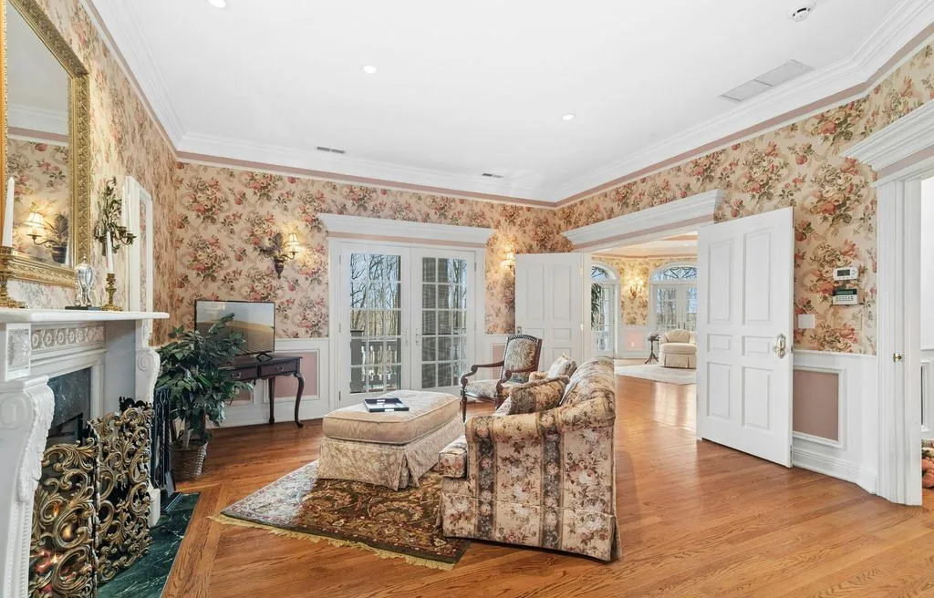 A Rare Connecticut Estate: Plantation-Style Colonial Living Across 39.23 Acres for $8.6M 22 63 Turney Road An Extraordinary 39.23 Acre Plantation Style Colonial in Connecticut 18
