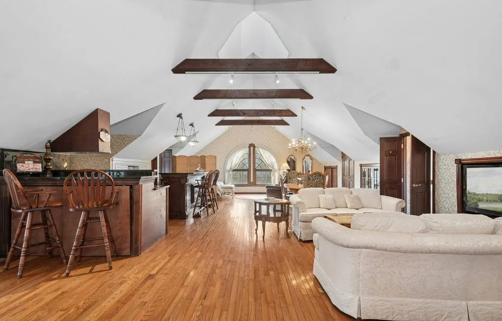 A Rare Connecticut Estate: Plantation-Style Colonial Living Across 39.23 Acres for $8.6M 24 63 Turney Road An Extraordinary 39.23 Acre Plantation Style Colonial in Connecticut 20