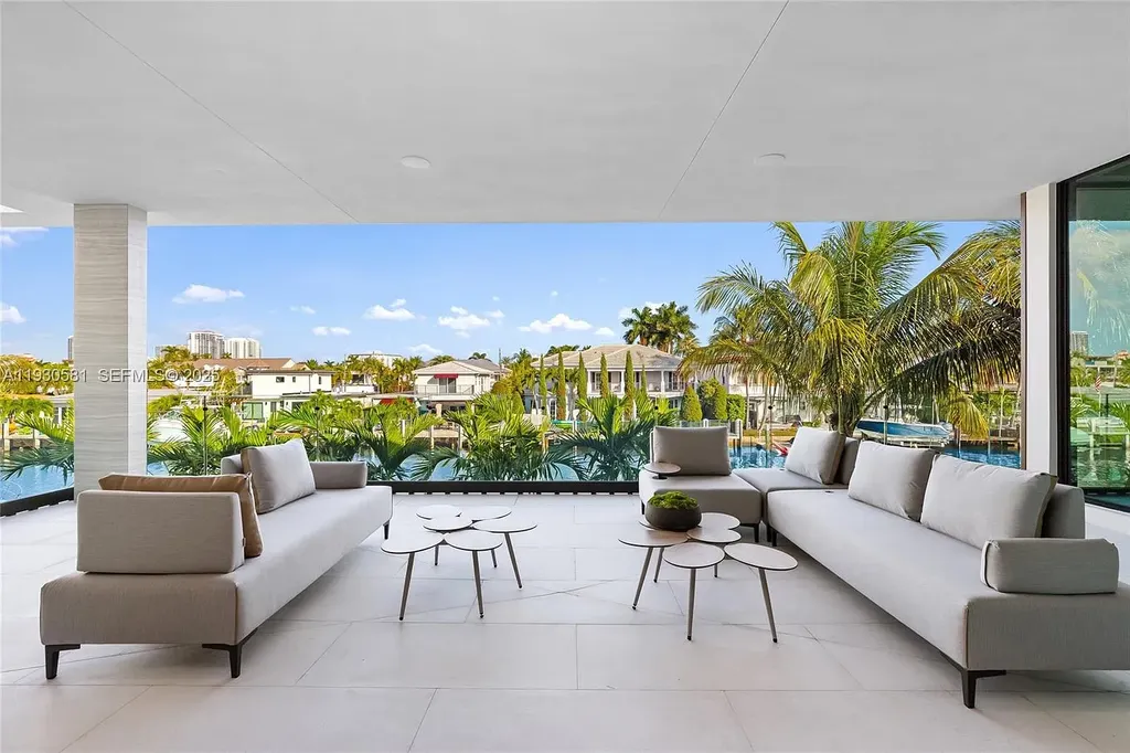 $13 Million New Waterfront Estate with 100 Feet of Ocean Access in Fort Lauderdale’s Las Olas Isles 17 New construction home in Fort Lauderdale for sale with 100 feet of ocean-access canal at Las Olas Isles