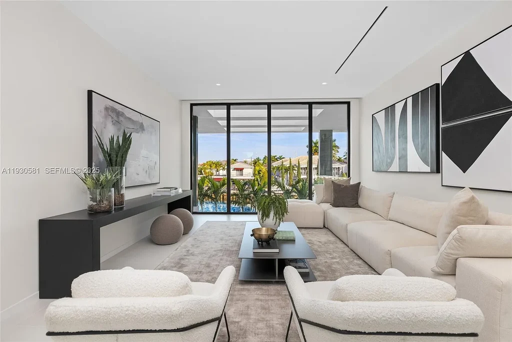 $13 Million New Waterfront Estate with 100 Feet of Ocean Access in Fort Lauderdale’s Las Olas Isles 15 New construction home in Fort Lauderdale for sale with 100 feet of ocean-access canal at Las Olas Isles