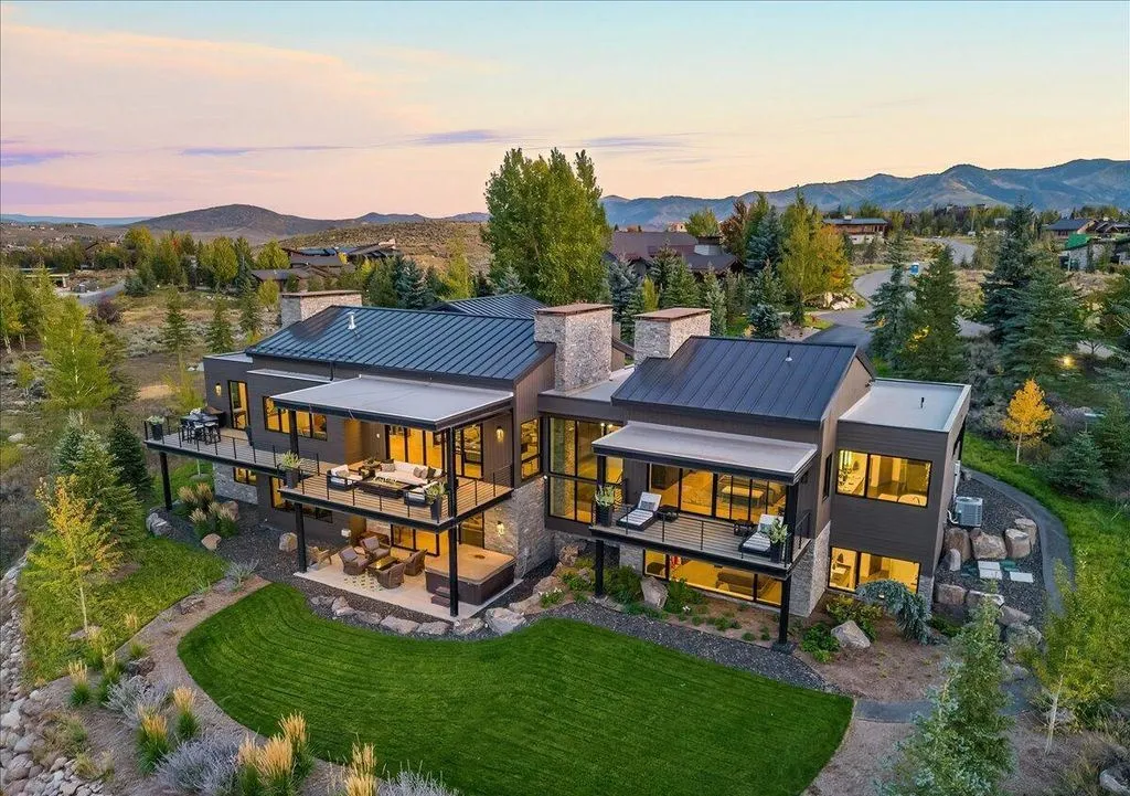 A Remarkable $8,195,000 Utah Home Where Modern Design Meets Relaxed Luxury 15 7474 Foxglove Ct A Stunning Contemporary Masterpiece Defining Refined Utah Luxury 21