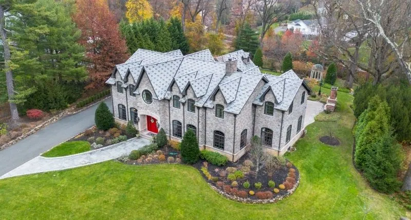 A Remarkable New Jersey Retreat Offering Sweeping Mountain Vistas for $3,695,000 8 9 Beechtree Ln A Breathtaking New Jersey Residence with Sweeping Mountain Views 4