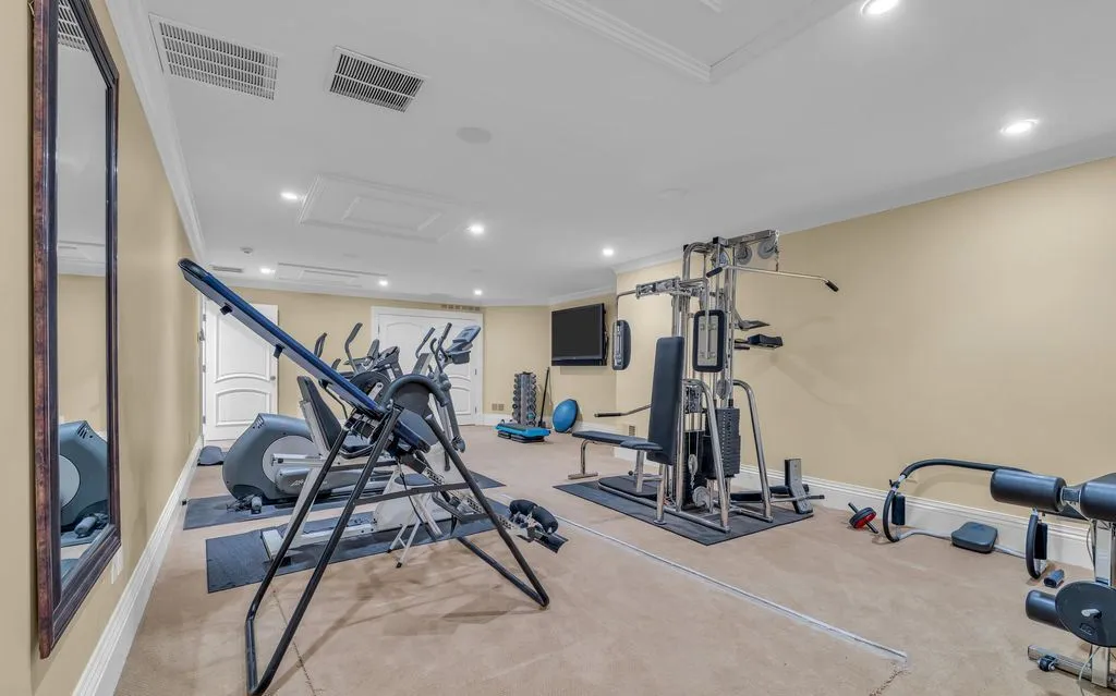 This timeless residence with panoramic Navesink River views in new jersey asks for $7,999,999 27 934 Navesink River Road A Timeless New Jersey Residence with Panoramic Navesink River Views 19