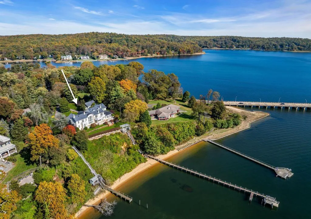 This timeless residence with panoramic Navesink River views in new jersey asks for $7,999,999 6 934 Navesink River Road A Timeless New Jersey Residence with Panoramic Navesink River Views 2
