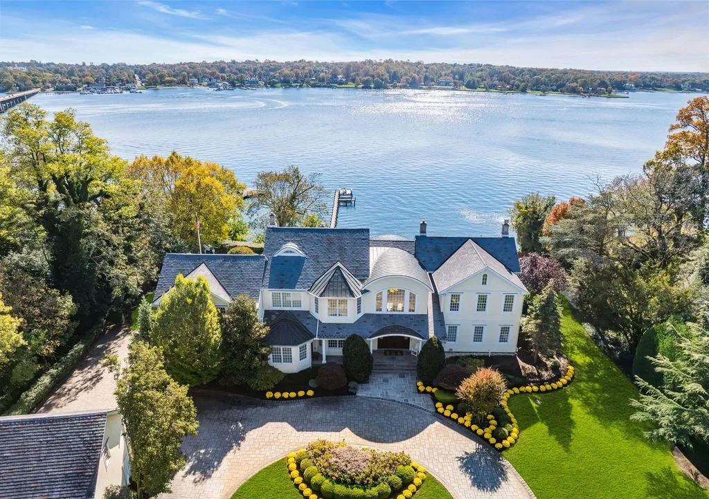 This timeless residence with panoramic Navesink River views in new jersey asks for $7,999,999 15 934 Navesink River Road A Timeless New Jersey Residence with Panoramic Navesink River Views 21