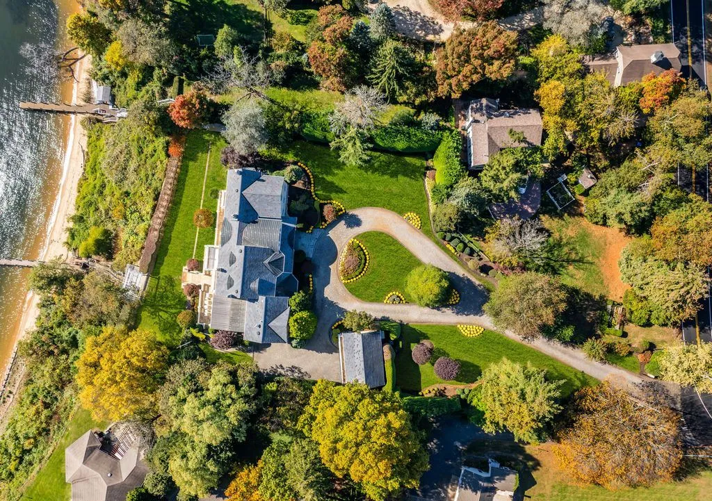 This timeless residence with panoramic Navesink River views in new jersey asks for $7,999,999 17 934 Navesink River Road A Timeless New Jersey Residence with Panoramic Navesink River Views 23