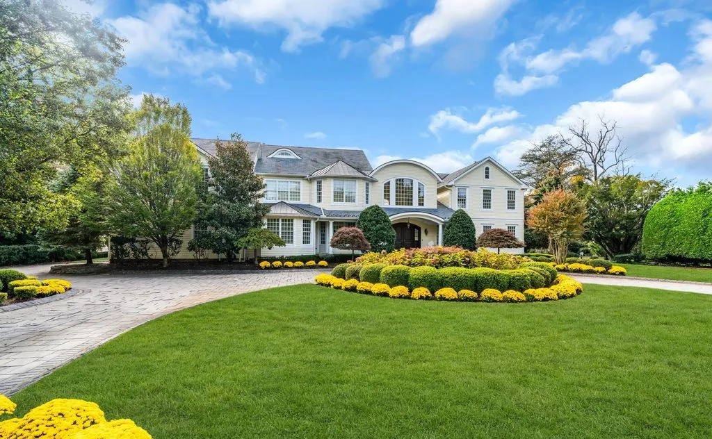 This timeless residence with panoramic Navesink River views in new jersey asks for $7,999,999 12 934 Navesink River Road A Timeless New Jersey Residence with Panoramic Navesink River Views 3
