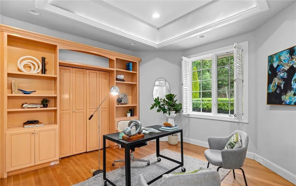 An Extraordinary Gated Waterfront Masterpiece Offering Timeless Views and Modern Ease at $6.5M 21 A Magnificent Waterfront Escape at 2819 E Lake Sammamish Parkway NE Blends Modern Comfort with Endless Lake Views 15