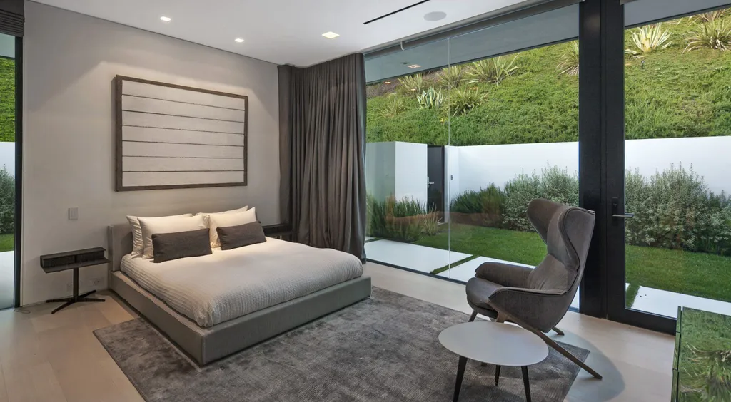 Hillcrest I House by McClean Design, A Light-Filled Hillside Retreat in Beverly Hills 5 Hillcrest I House by McClean Design, A Light-Filled Hillside Retreat in Beverly Hills