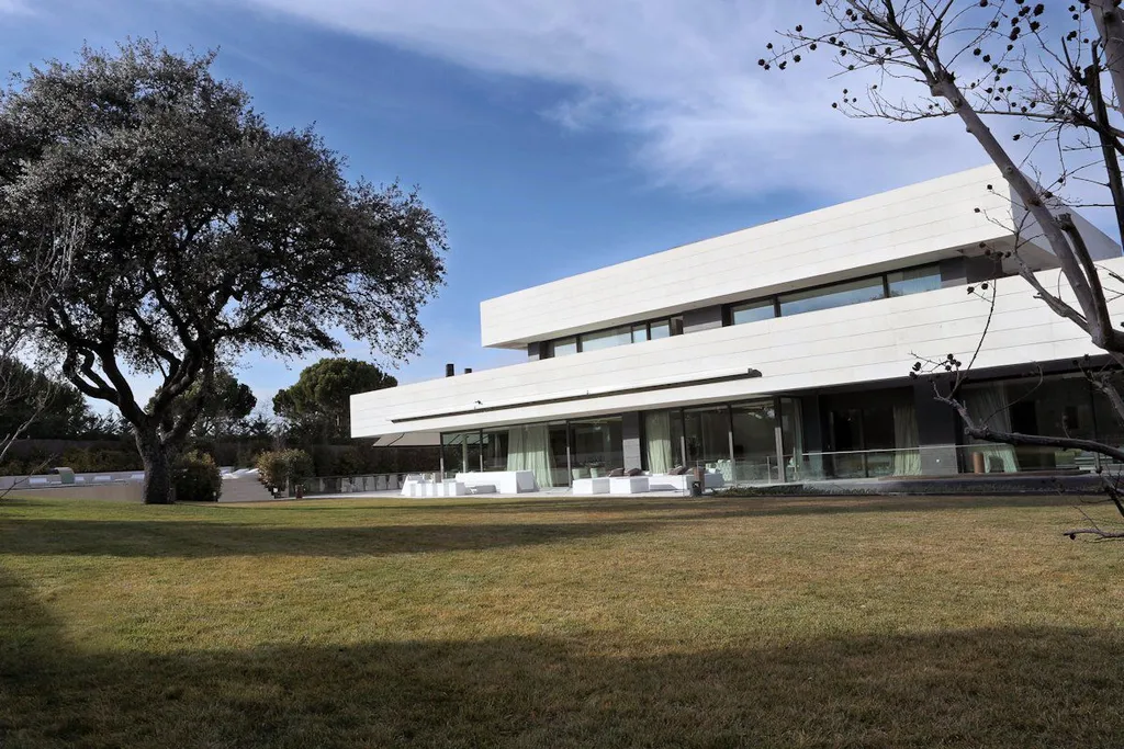 LV House by A-cero Architects, A Sculptural Madrid Residence Where Classic Lines Meet Modern Clarity 9 LV House by A-cero Architects, A Sculptural Madrid Residence Where Classic Lines Meet Modern Clarity