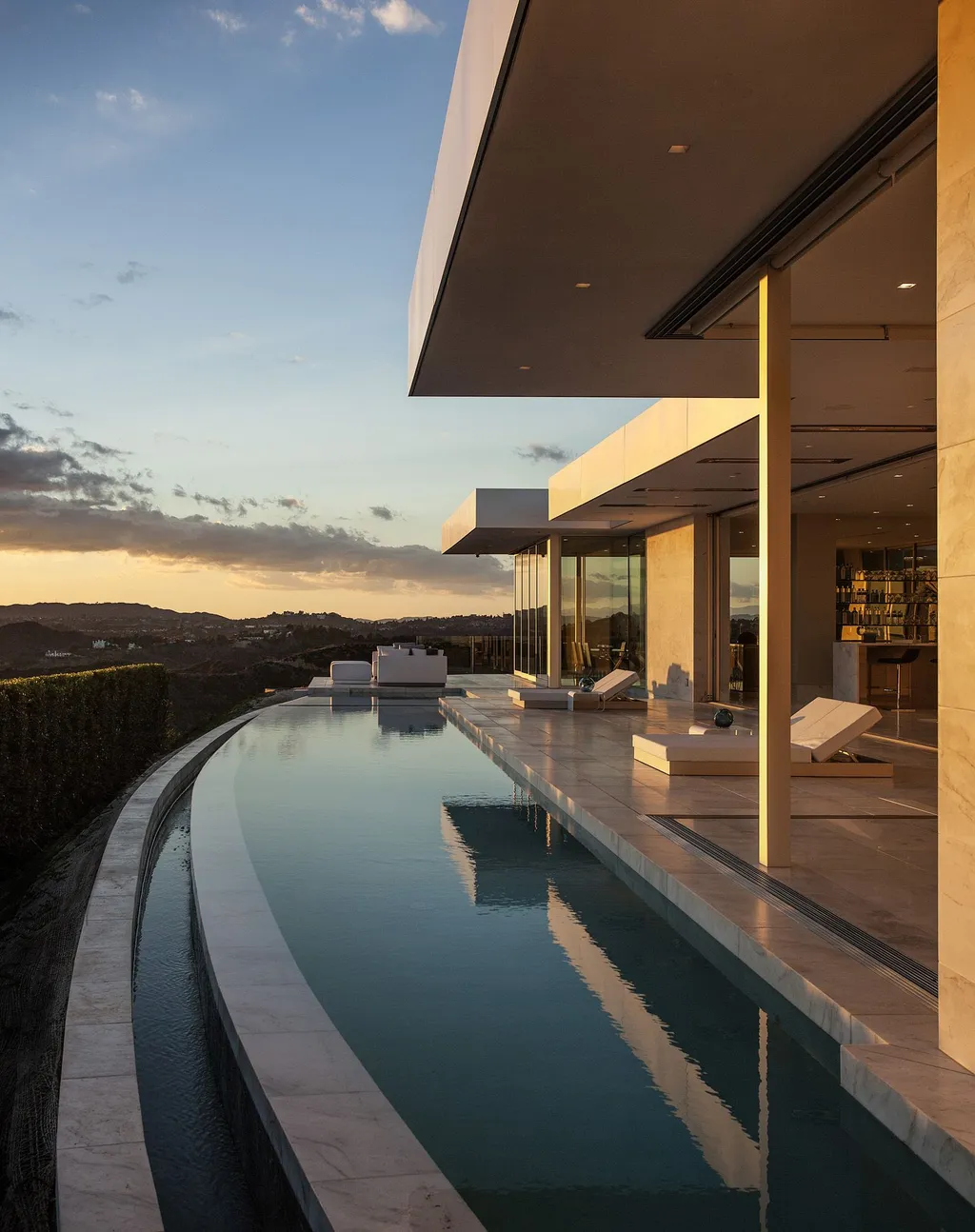 Williams I House by McClean Design, A Marble-Clad Entertaining Pavilion Above Los Angeles 3 Williams I House by McClean Design, A Marble-Clad Entertaining Pavilion Above Los Angeles