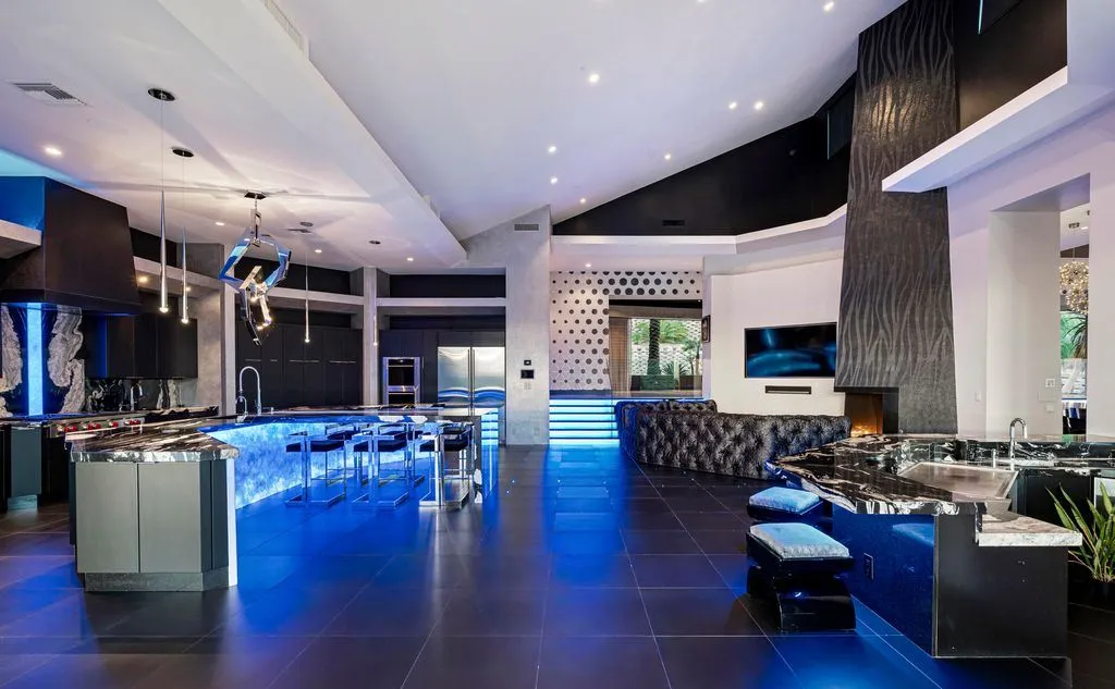 An Extraordinary Private-Mountain Estate in Arizona Delivers Architectural Drama at $9.9M 14 10324 E Calle De Las Brisas 13