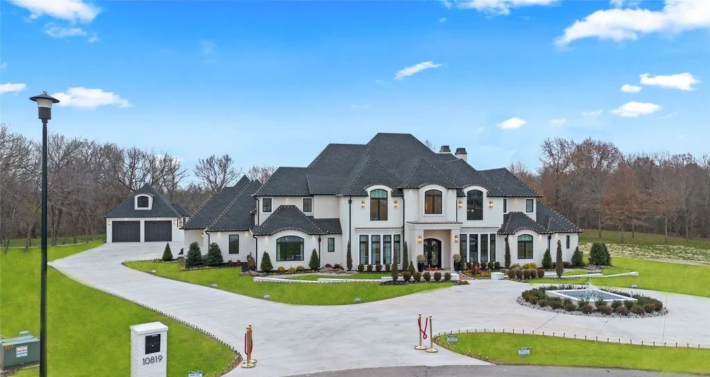 A Modern French–Inspired Oklahoma Estate Designed for Refined Living, Asking $3M 5 10819 218th Ave A Grand Modern French–Inspired Estate Blending Luxury and Livability at 3M 1