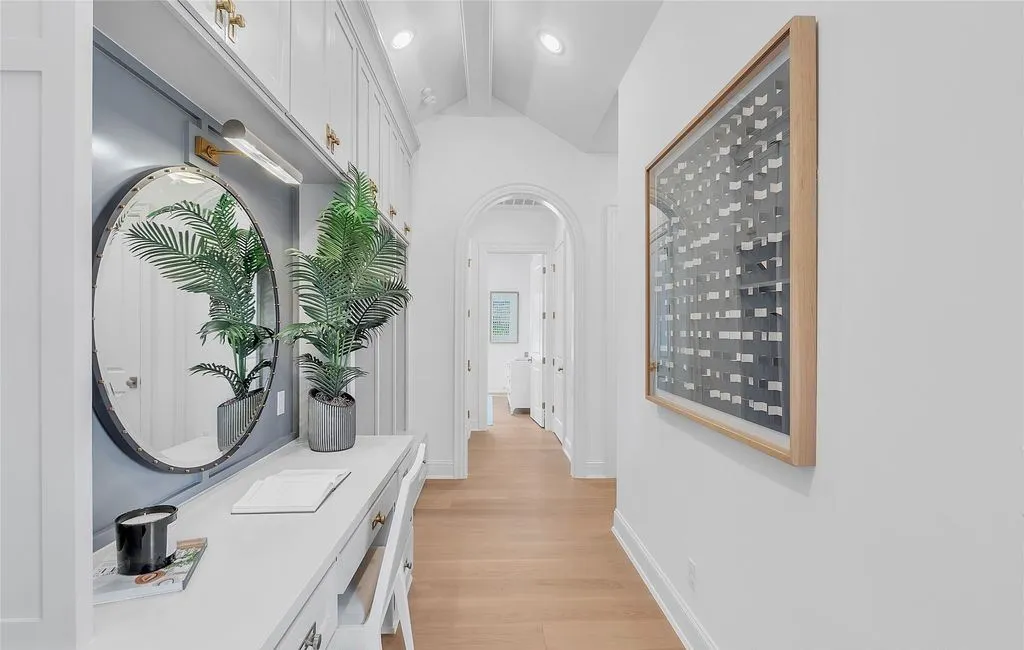 A Modern French–Inspired Oklahoma Estate Designed for Refined Living, Asking $3M 26 10819 218th Ave A Grand Modern French–Inspired Estate Blending Luxury and Livability at 3M 20