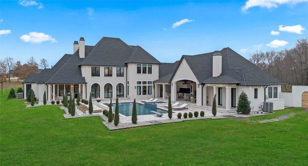 A Modern French–Inspired Oklahoma Estate Designed for Refined Living, Asking $3M 20 10819 218th Ave A Grand Modern French–Inspired Estate Blending Luxury and Livability at 3M 26