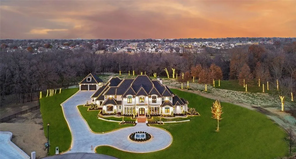 A Modern French–Inspired Oklahoma Estate Designed for Refined Living, Asking $3M 32 10819 218th Ave A Grand Modern French–Inspired Estate Blending Luxury and Livability at 3M 29