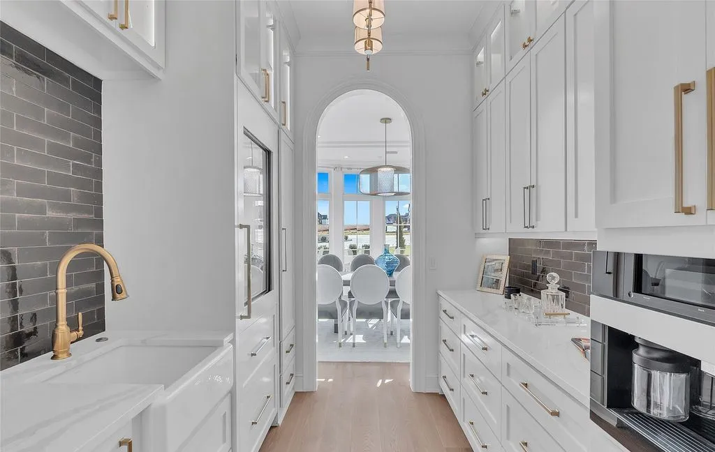 A Modern French–Inspired Oklahoma Estate Designed for Refined Living, Asking $3M 10 10819 218th Ave A Grand Modern French–Inspired Estate Blending Luxury and Livability at 3M 6