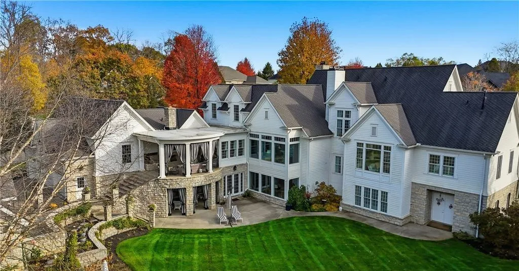An Exceptional Stately Colonial Estate with Custom Finishes Lists for $2.35M in Ohio 17 109 Castle Pines Ct A Monumental Stately Colonial Trophy Estate 4