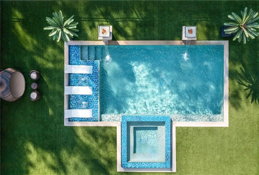 An Extraordinary Modern Estate by Bella Fine Homes Lists for $5.5 Million in Georgia 25 1105 Moores Mill Rd NW An Extraordinary Modern Estate by Bella Fine Homes 4