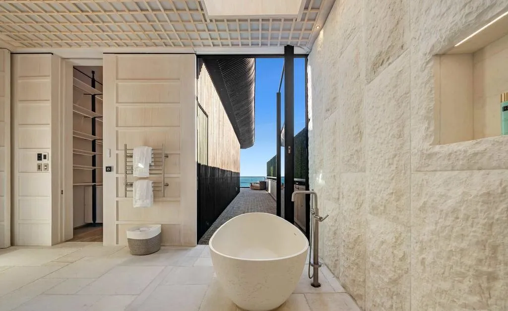 A Once-in-a-Generation California Masterpiece by Kris Halliday Lists for $34,999,000 22 11824 Ellice St Showcases a Breathtaking Kris Halliday–Designed Architectural Marvel 19