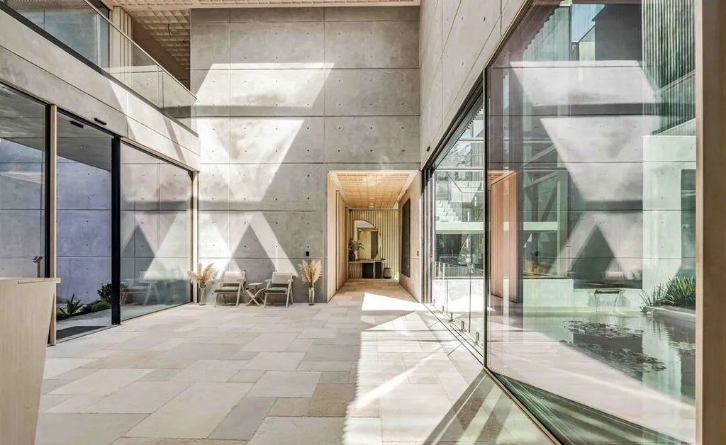 A Once-in-a-Generation California Masterpiece by Kris Halliday Lists for $34,999,000 8 11824 Ellice St Showcases a Breathtaking Kris Halliday–Designed Architectural Marvel 5