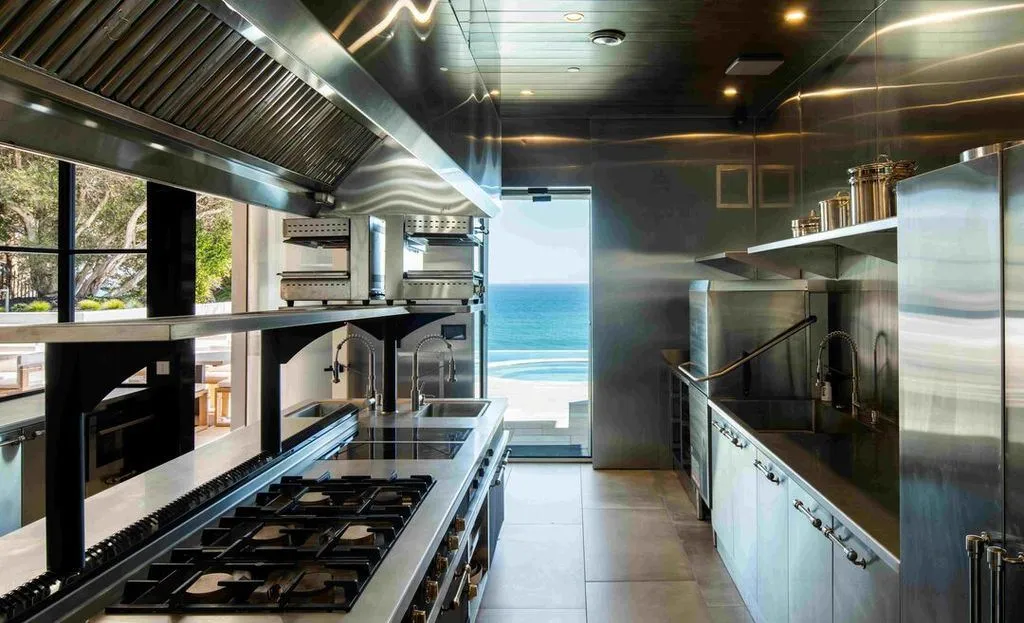 A Once-in-a-Generation California Masterpiece by Kris Halliday Lists for $34,999,000 12 11824 Ellice St Showcases a Breathtaking Kris Halliday–Designed Architectural Marvel 9