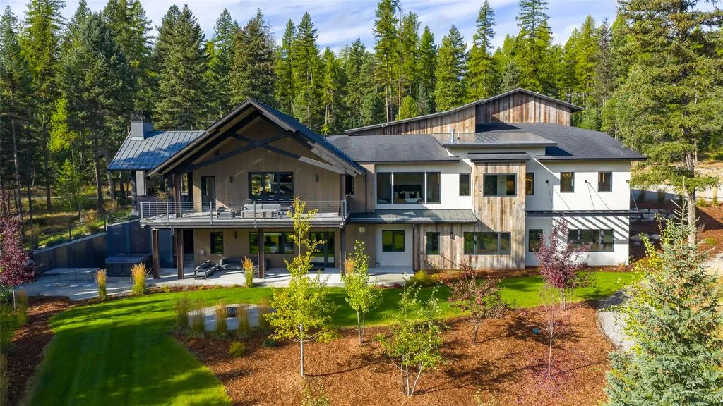 A Paramount Montana Estate Showcasing Mountain-Modern Luxury Lists for $11.9M 5 121 Whitefish Forest Loop A World Class Mountain Modern Estate Defining Montana Luxury 1