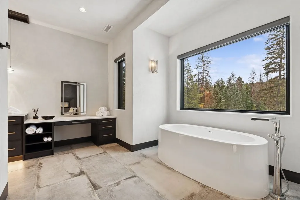 A Paramount Montana Estate Showcasing Mountain-Modern Luxury Lists for $11.9M 19 121 Whitefish Forest Loop A World Class Mountain Modern Estate Defining Montana Luxury 14