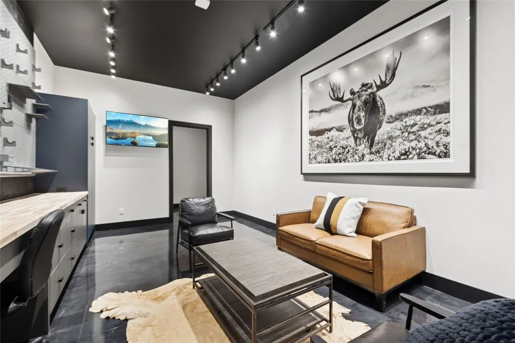 A Paramount Montana Estate Showcasing Mountain-Modern Luxury Lists for $11.9M 22 121 Whitefish Forest Loop A World Class Mountain Modern Estate Defining Montana Luxury 17