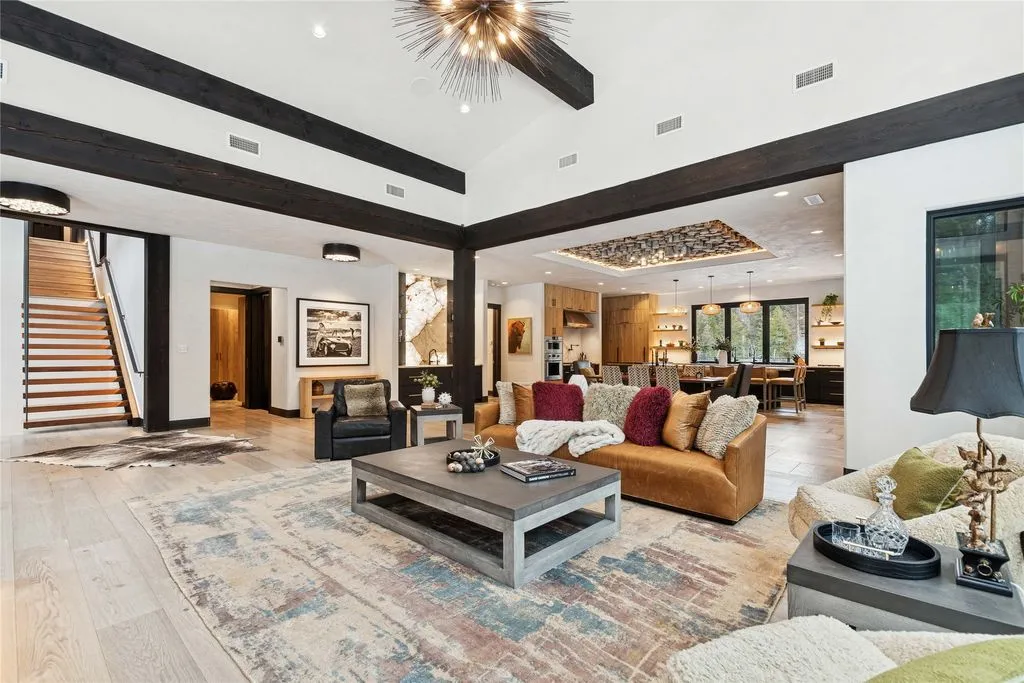 A Paramount Montana Estate Showcasing Mountain-Modern Luxury Lists for $11.9M 8 121 Whitefish Forest Loop A World Class Mountain Modern Estate Defining Montana Luxury 4