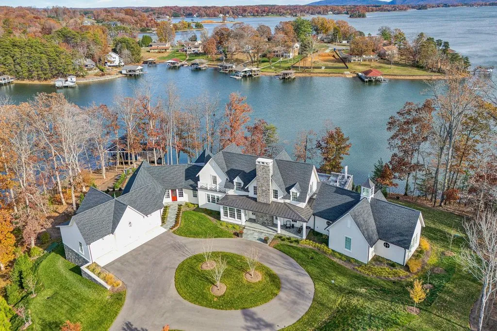 A Distinguished Murphy & Co–Designed Waterfront Estate Inspired by Historic Farmhouses Lists for $5.95M 5 128 Oaklawn Dr An Exceptional Waterfront Residence by Murphy Co Inspired by Historic Farmhouses in Virginia 1